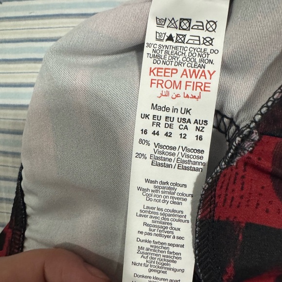 PrettyLittleThing Red and Black Graphic Bustier size USA 12 - Picture 6 of 10